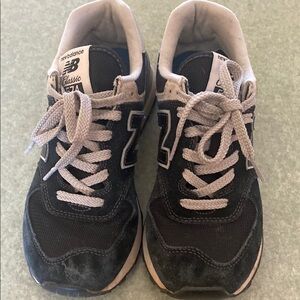 New Balance Black and White Classic Sneakers- 574